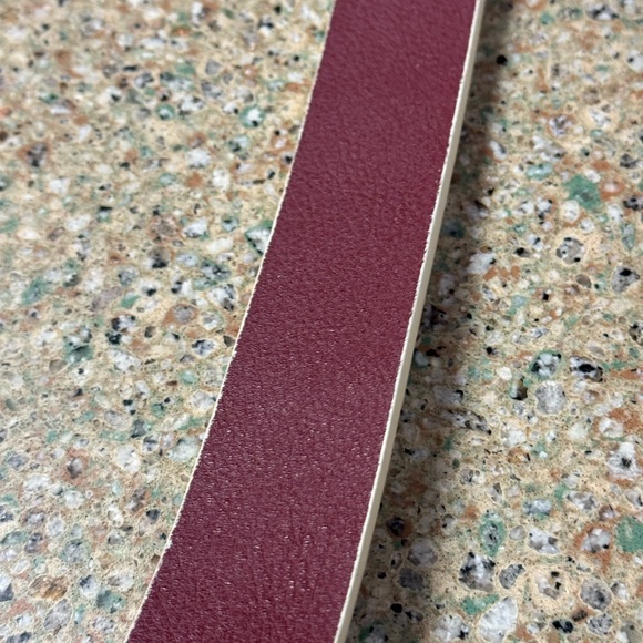 Tiger Woods White Leather Belt Size 42 - Picture 4 of 9